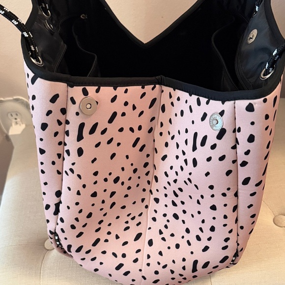 Stylish Pink and Black Tote Bag - Picture 6 of 11